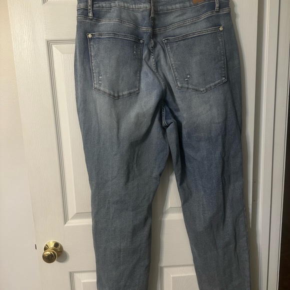 Brand. Judy Blue Boyfriend Fit Jeans - Picture 3 of 6